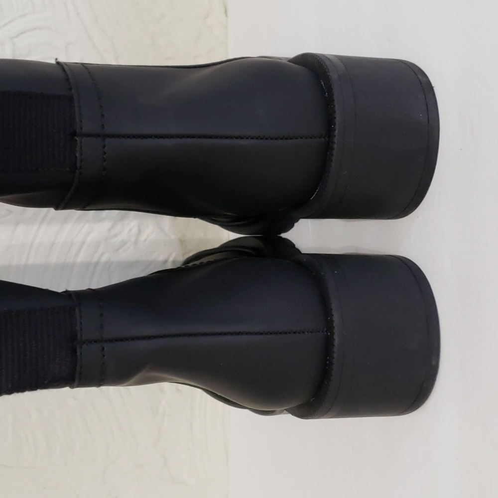 RARE ZARA Lug Sole Low Heel Black Rubberized Bloggers Favorite Size 7.5 - Picture 9 of 10